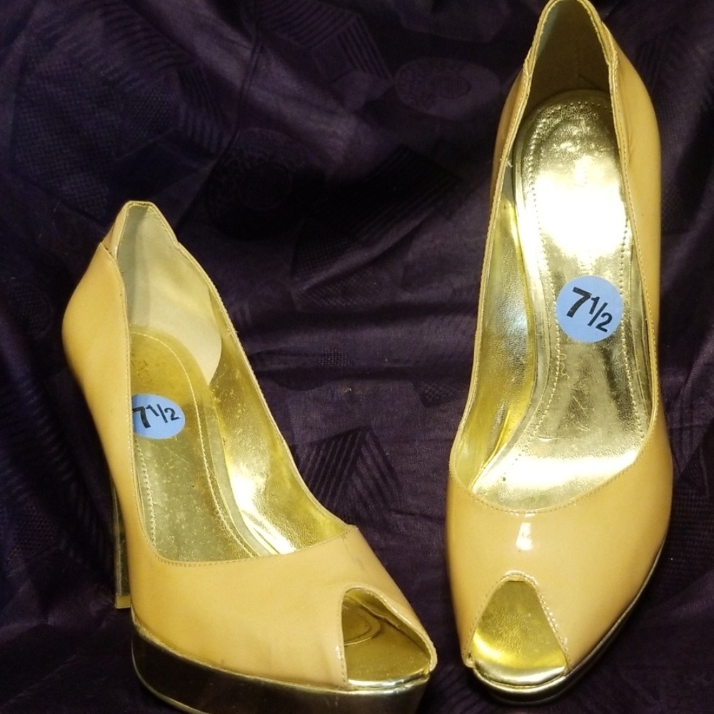 Shoes: NWOT Patent Leather Pumps